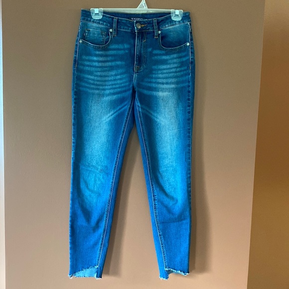 Vigoss ladies jeans in size 27 x 27 length. Mid rise with fading throughout. - Picture 2 of 13